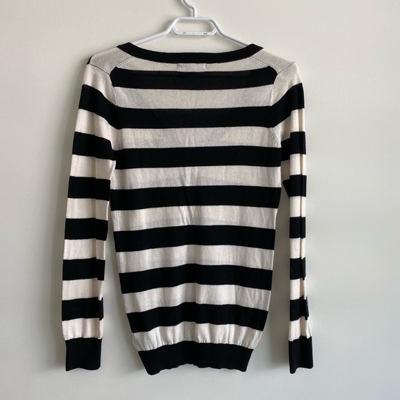 FOREVER 21 Black & White Pullover - Picture 3 of 3